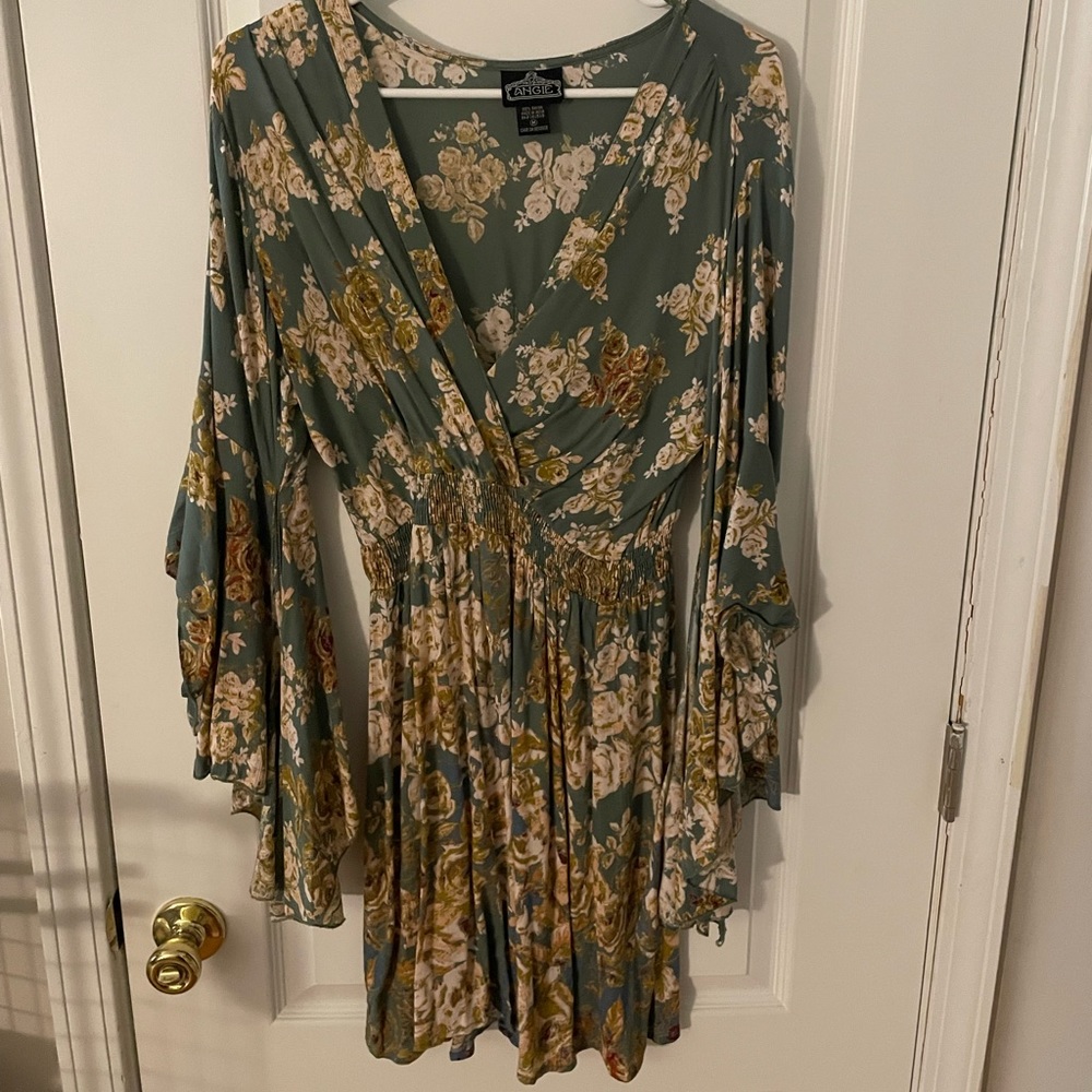 Womens Floral Maxi Dress with Flared Sleeves. Size M